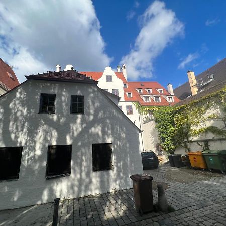 Ferienwohnung Liboria I Als Gruppe Im Denkmal Augsburgs Exterior foto
