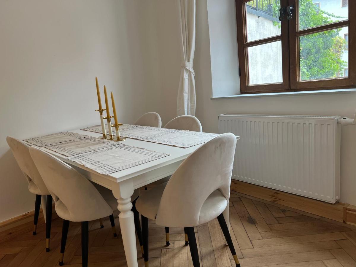 Ferienwohnung Liboria I Als Gruppe Im Denkmal Augsburgs Exterior foto